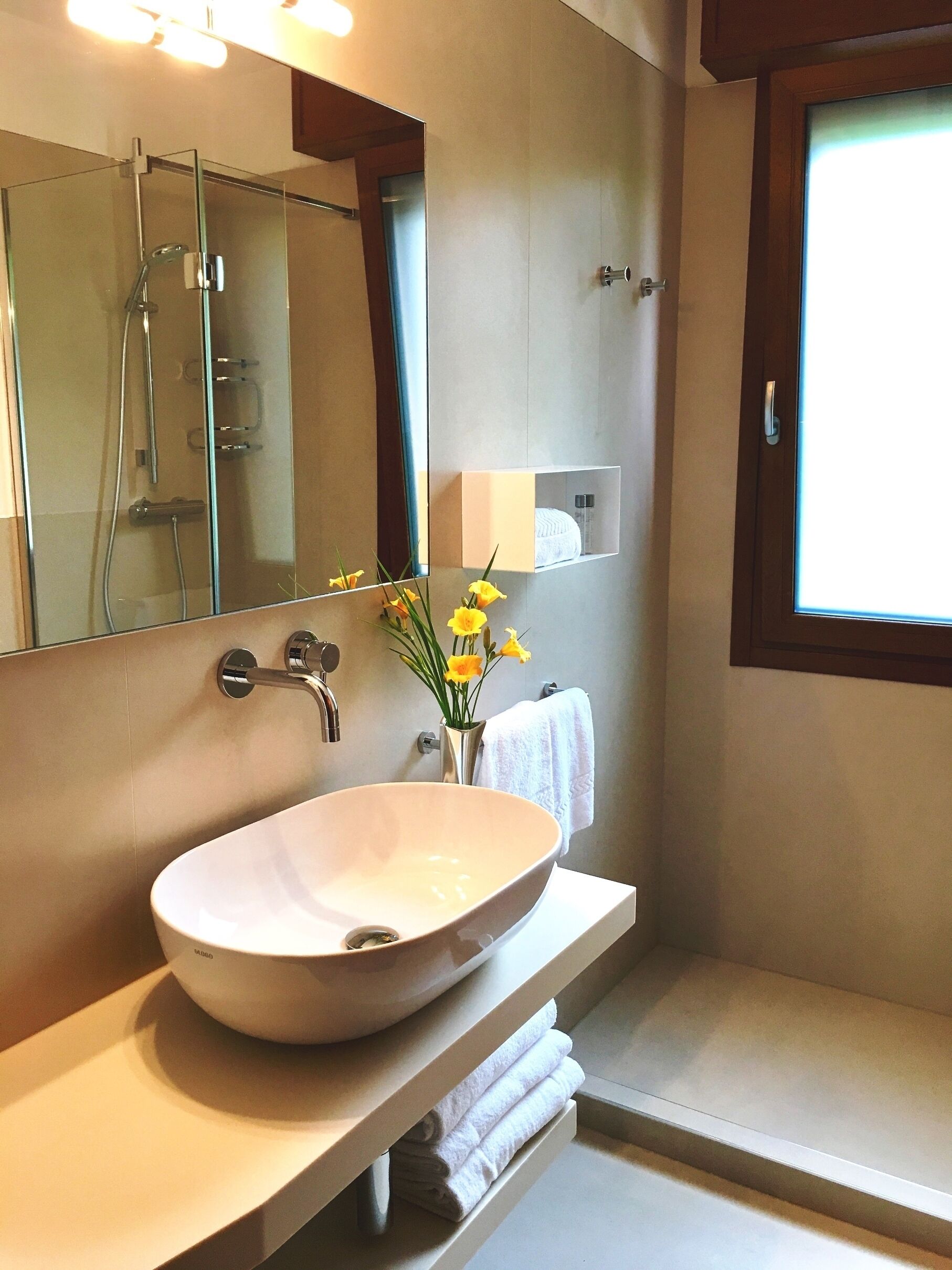 comfort apartment, 2 bedrooms, mountain view | bathroom | shower, rainfall showerhead, hair dryer, bidet