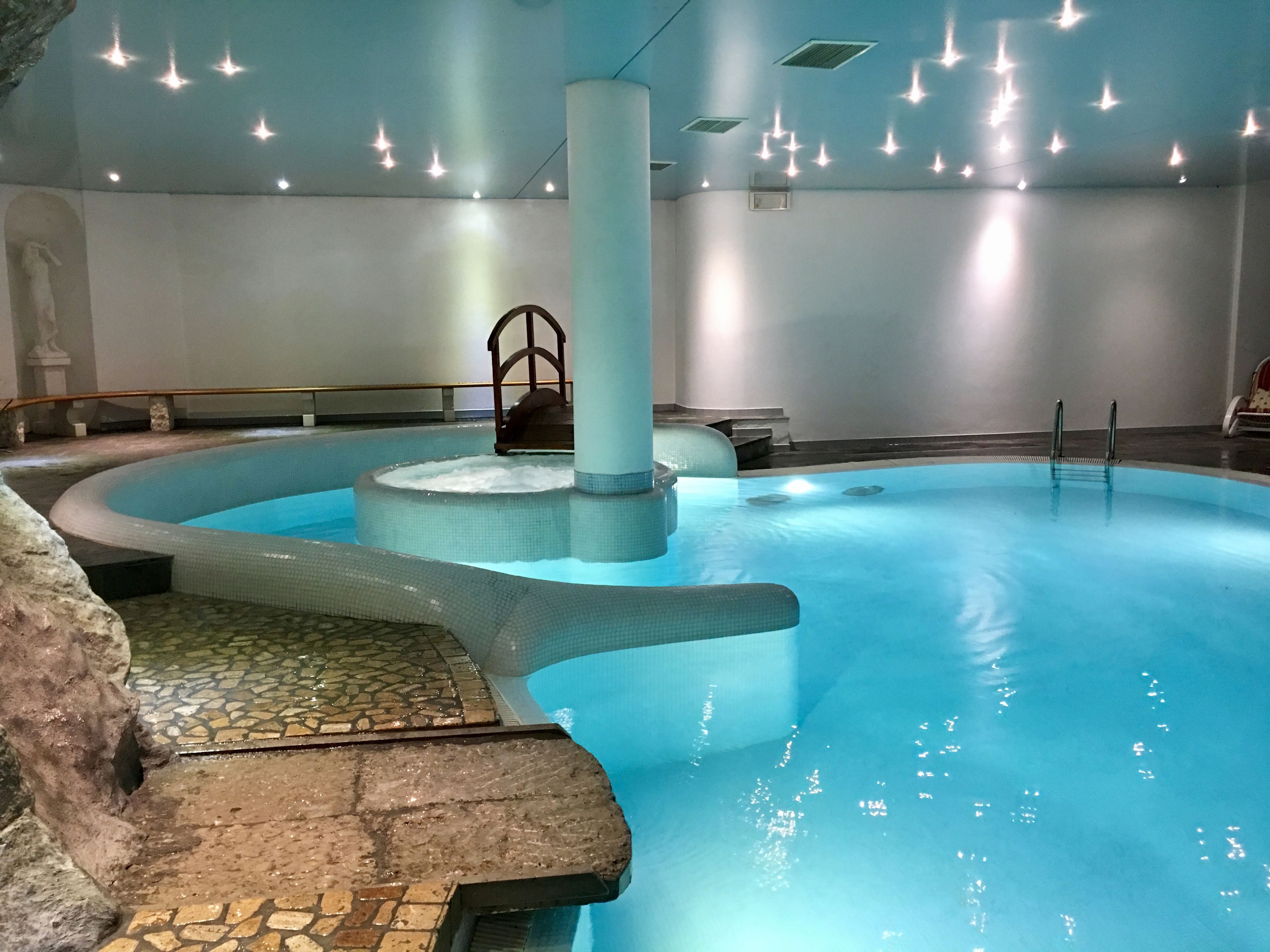 Indoor pool, sun loungers