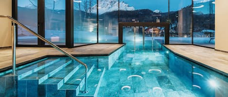 Indoor pool, sun loungers