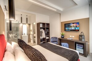 Habitación superior | Ropa de cama de alta calidad y minibar 