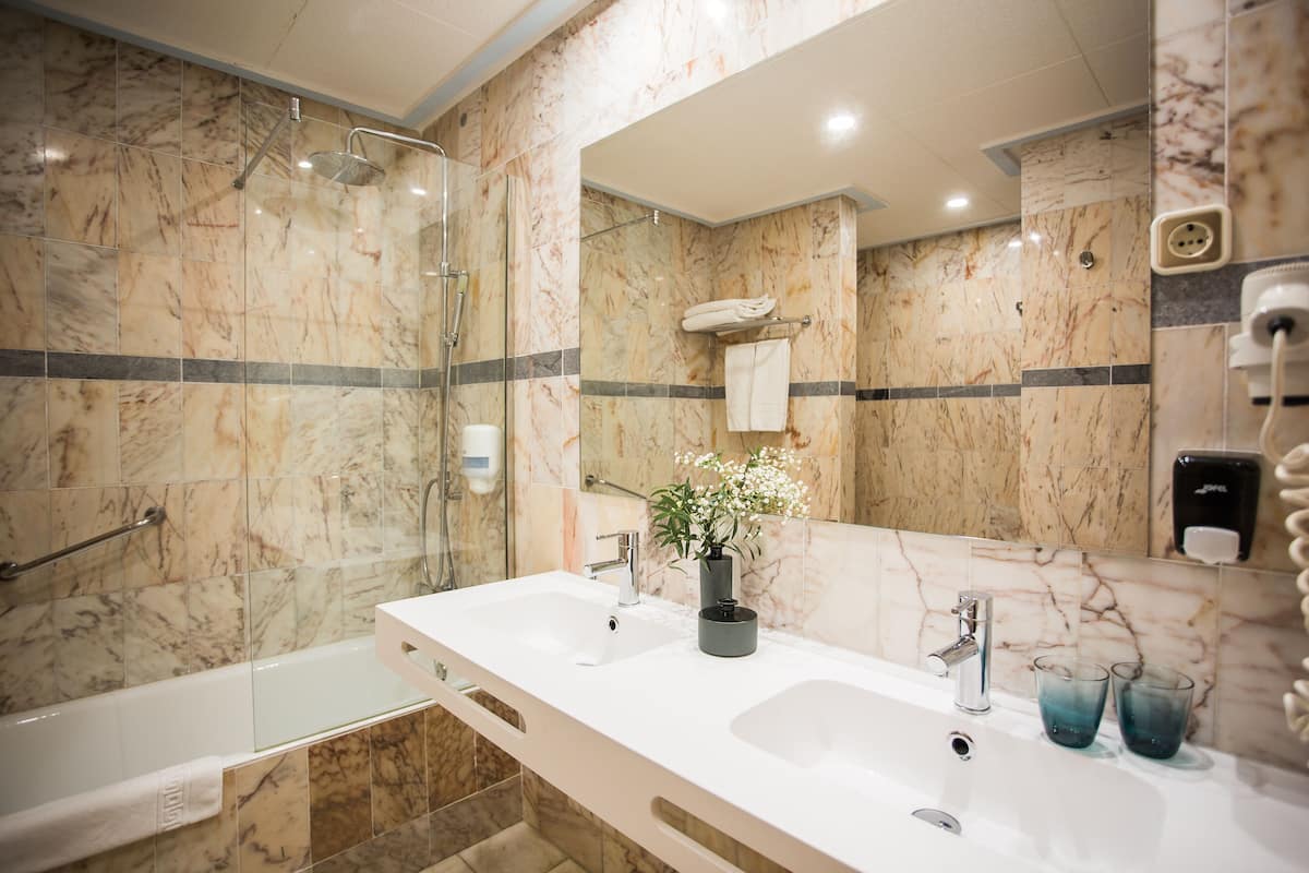 hair dryer, towels, soap, shampoo