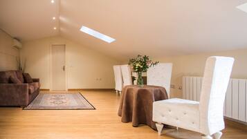 Superior Double Room | Individually decorated, desk, free WiFi, bed sheets