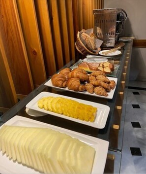 Daily buffet breakfast for a fee - II Virrey (El Burgo de Osma)