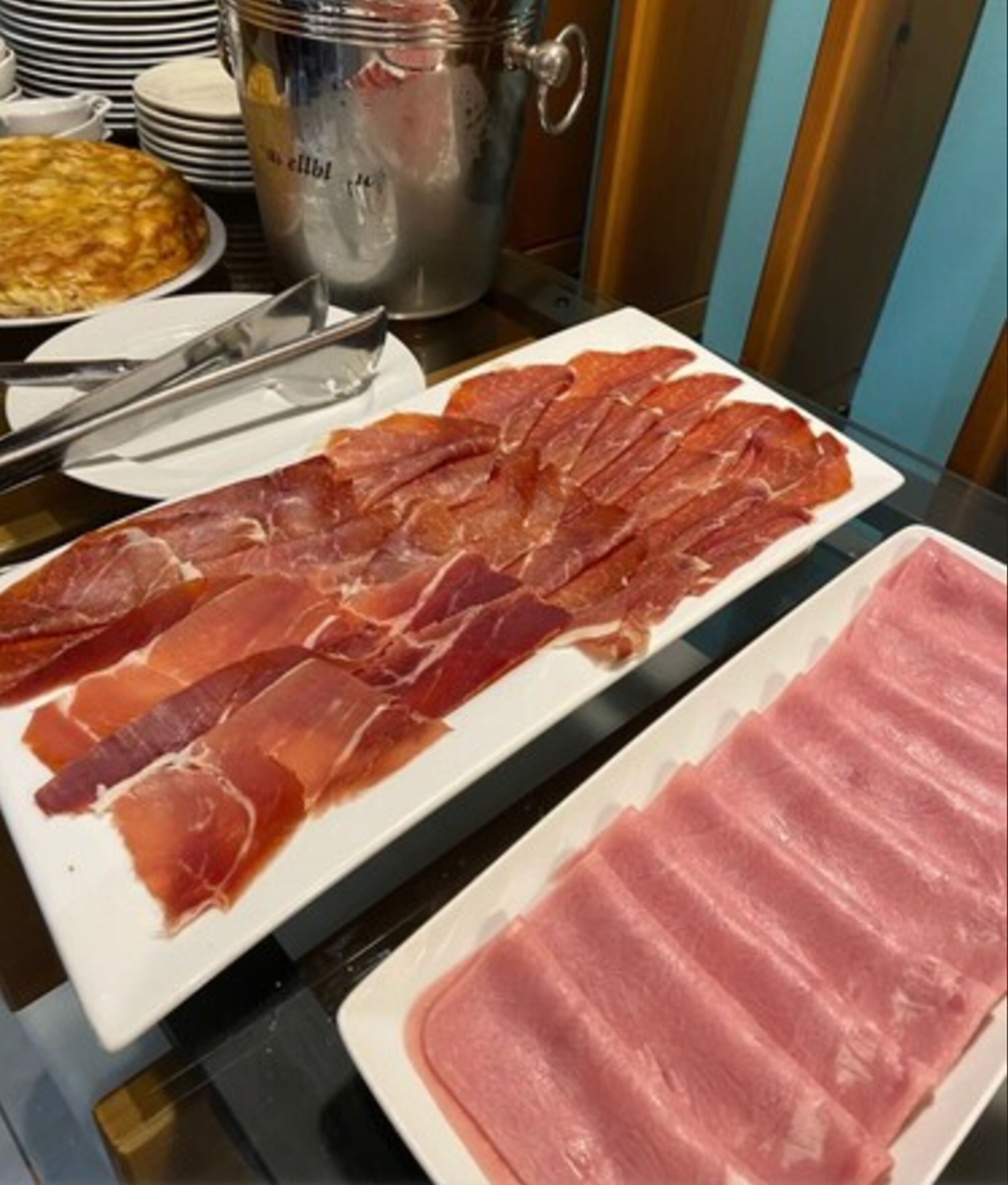 daily buffet breakfast (eur 8 per person)