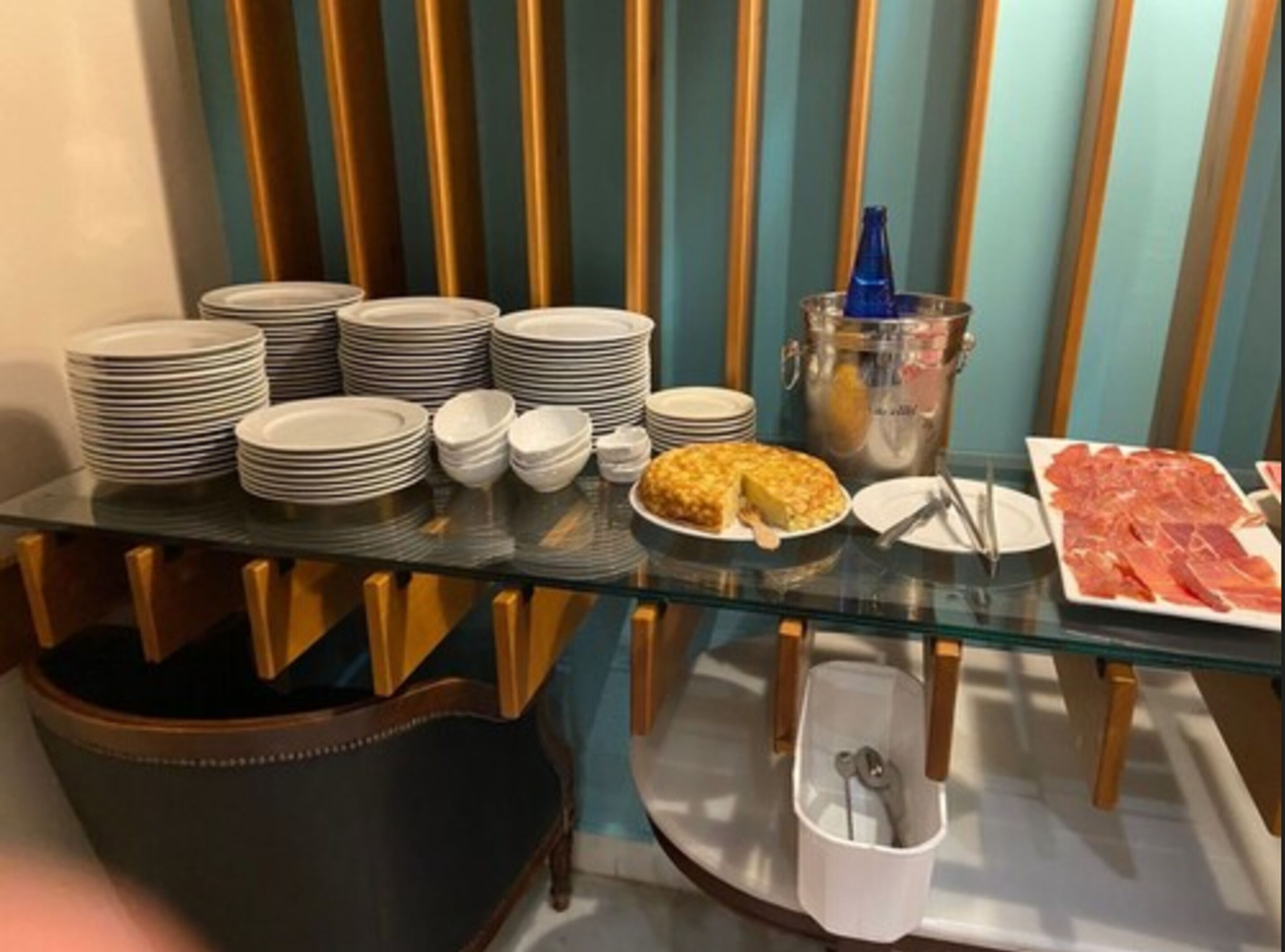 Daily buffet breakfast (EUR 8 per person)