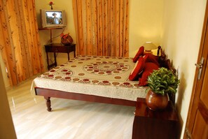 In-room safe, desk, iron/ironing board, free rollaway beds