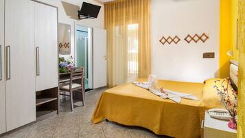 4 bedrooms, premium bedding, minibar, in-room safe