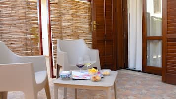 Deluxe-Zimmer, 1 Queen-Bett | Terrasse/Patio