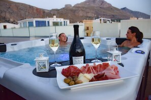 Een sauna, een bubbelbad, hotstone-massages, diepe bindweefselmassages