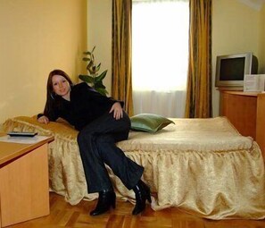 Minibar, una cassaforte in camera, una scrivania, ferro/asse da stiro