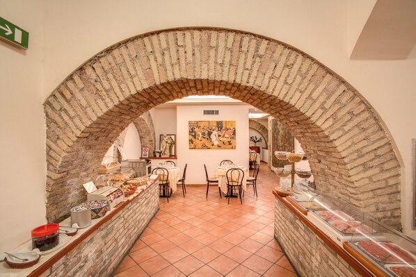 Petit déjeuner continental (5 EUR par personne)