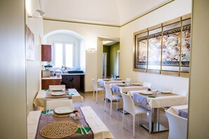 Daily continental breakfast (EUR 10.00 per person)