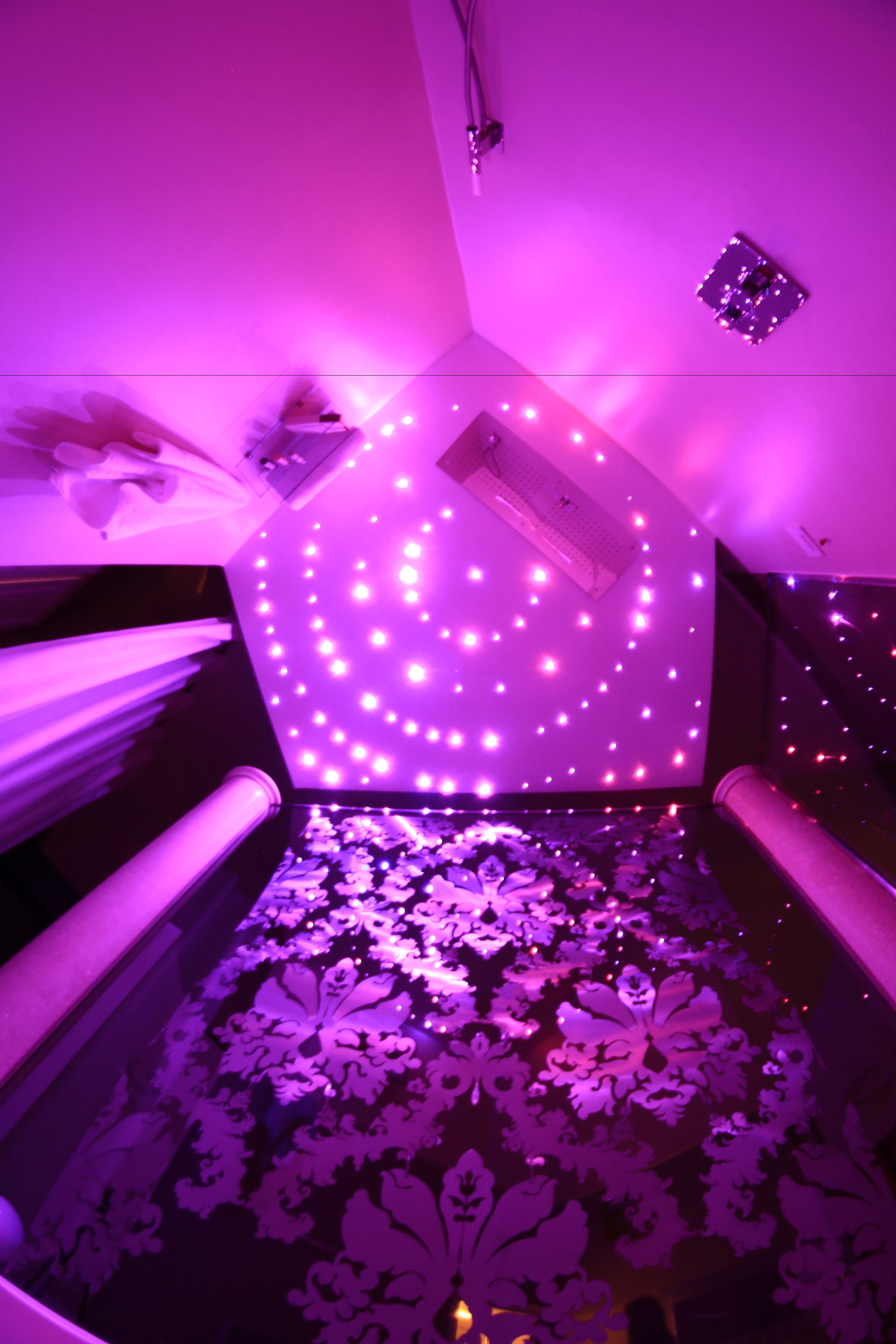 suite | bathroom shower