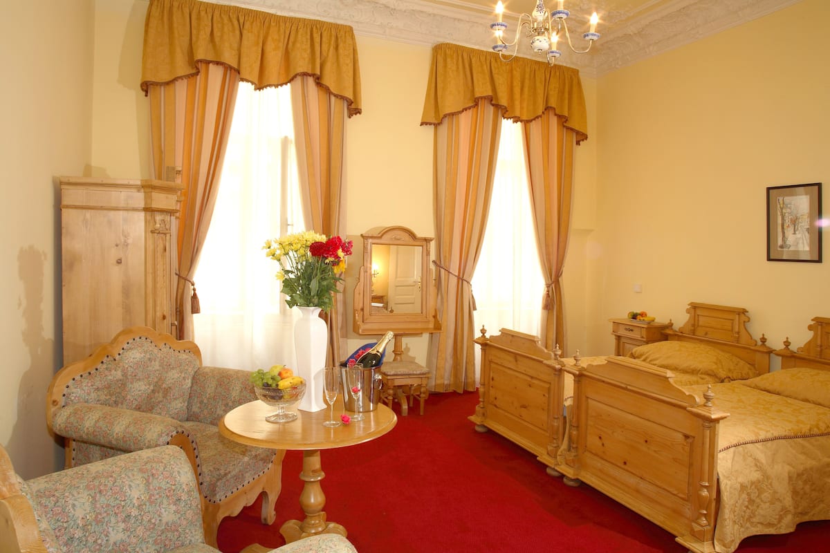 Minibar, in-room safe, iron/ironing board, free cots/infant beds