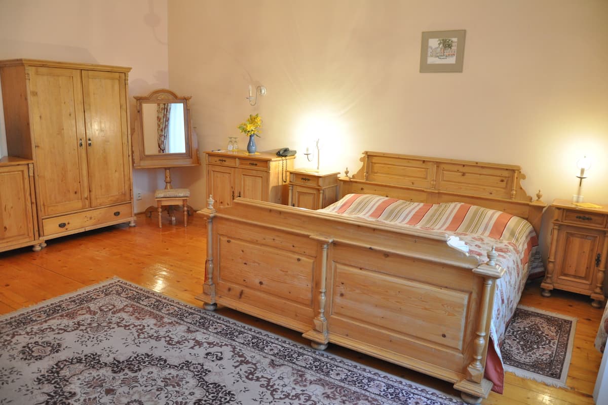 Minibar, in-room safe, iron/ironing board, free cots/infant beds