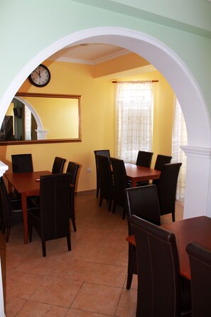 Breakfast area - Ile de France (Novi Sad)