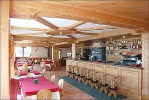 Bar (in der Unterkunft)