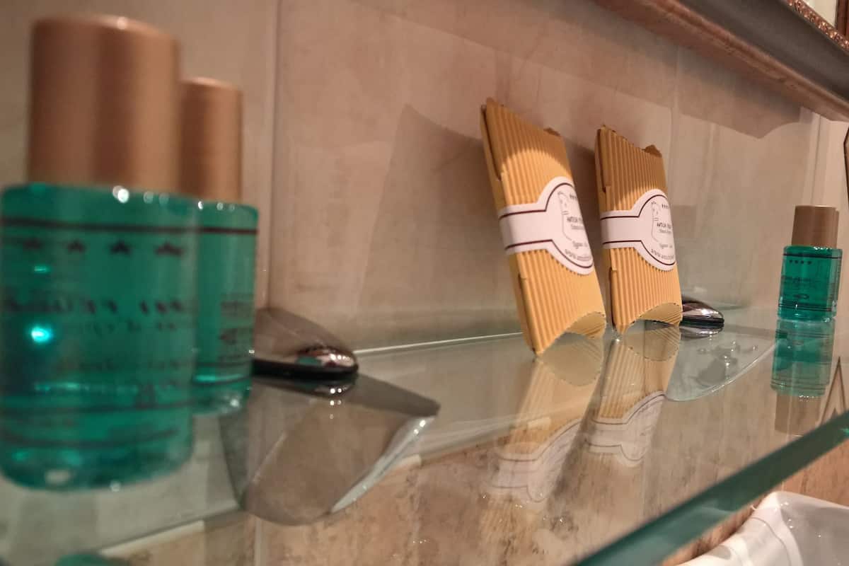 quadruple room | room amenity