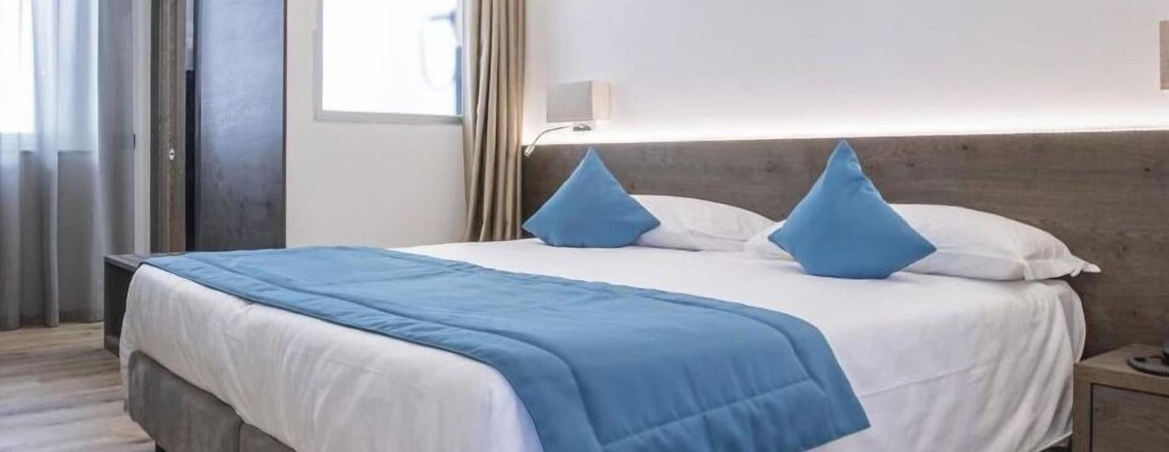 Pillowtop beds, minibar, in-room safe, desk