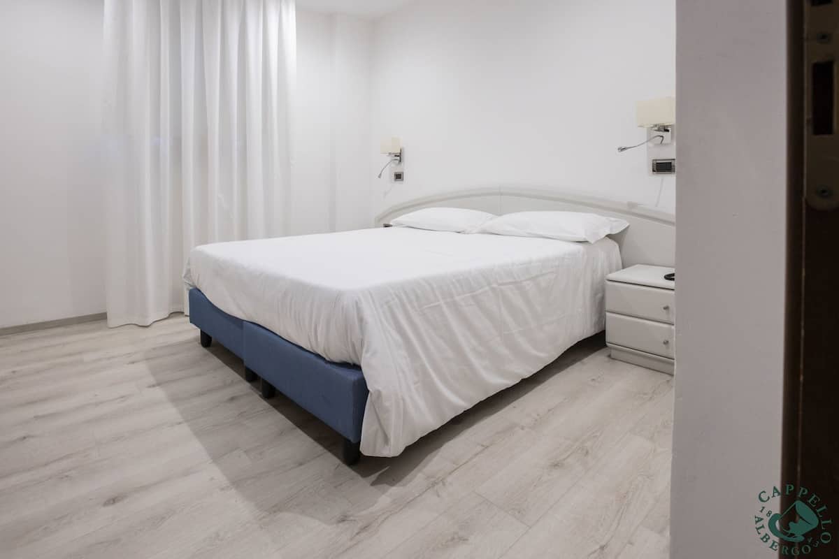 Pillowtop beds, minibar, in-room safe, desk