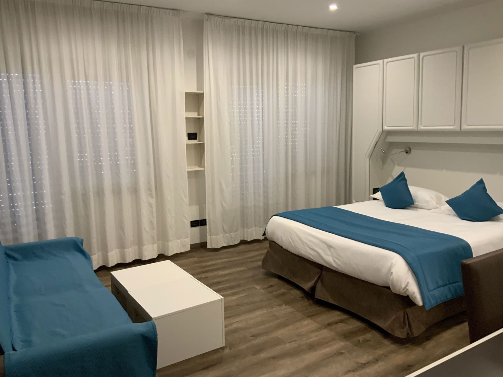 Pillowtop beds, minibar, in-room safe, desk