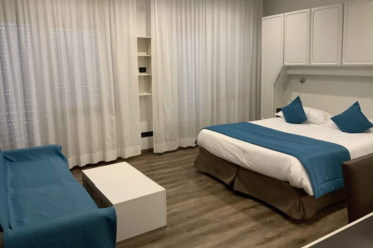 Pillowtop beds, minibar, in-room safe, desk