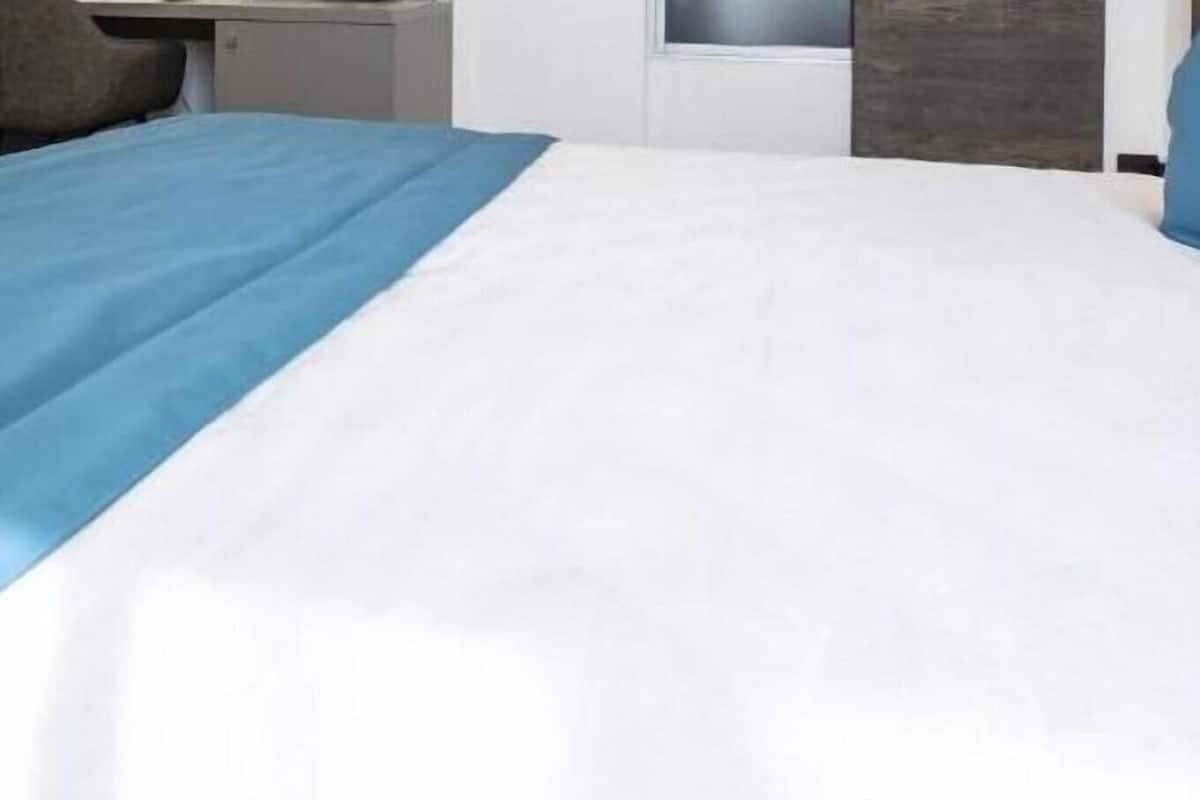 Pillowtop beds, minibar, in-room safe, desk