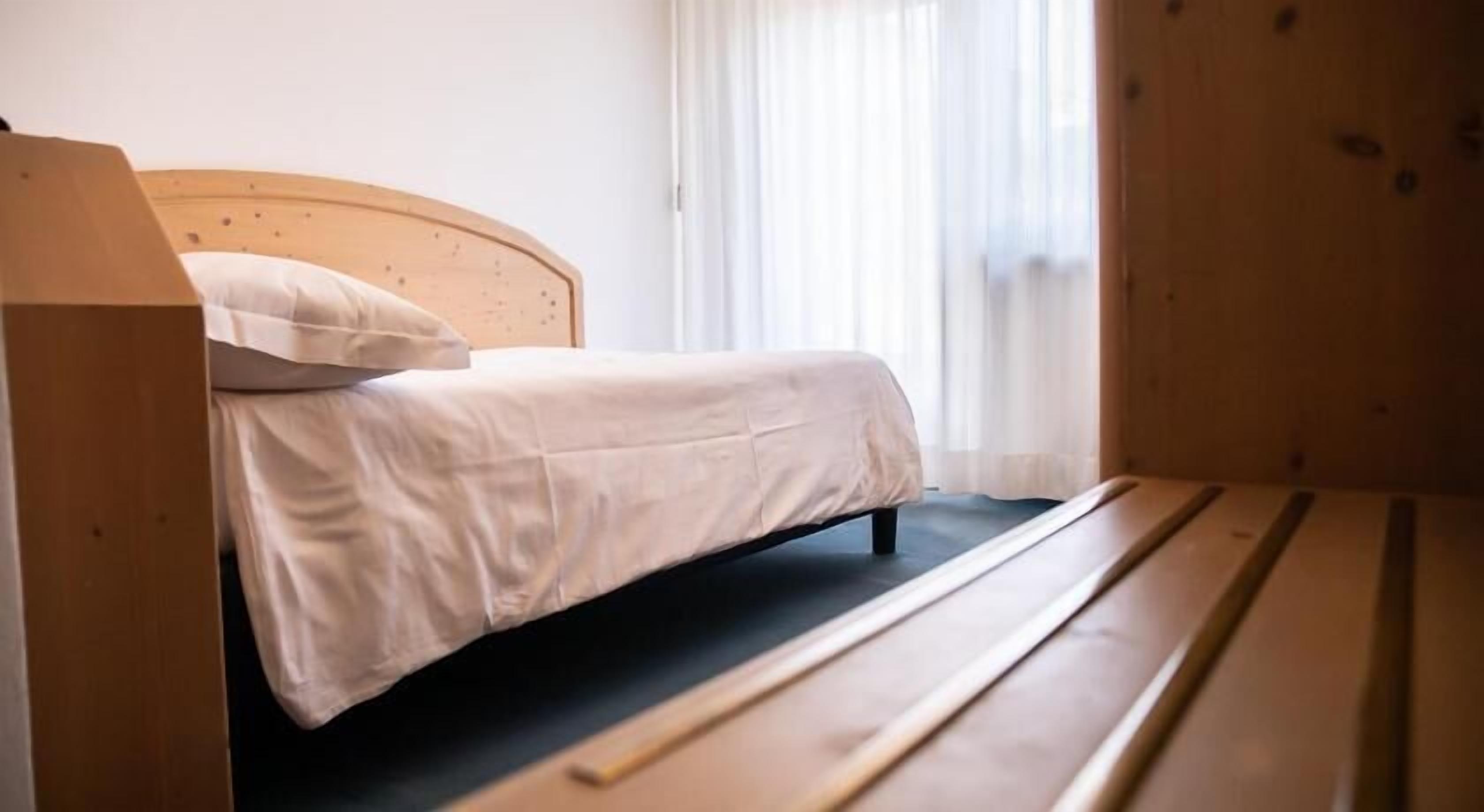 Pillowtop beds, minibar, in-room safe, desk