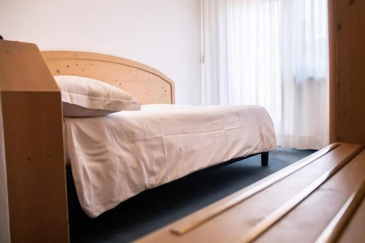 Pillowtop beds, minibar, in-room safe, desk