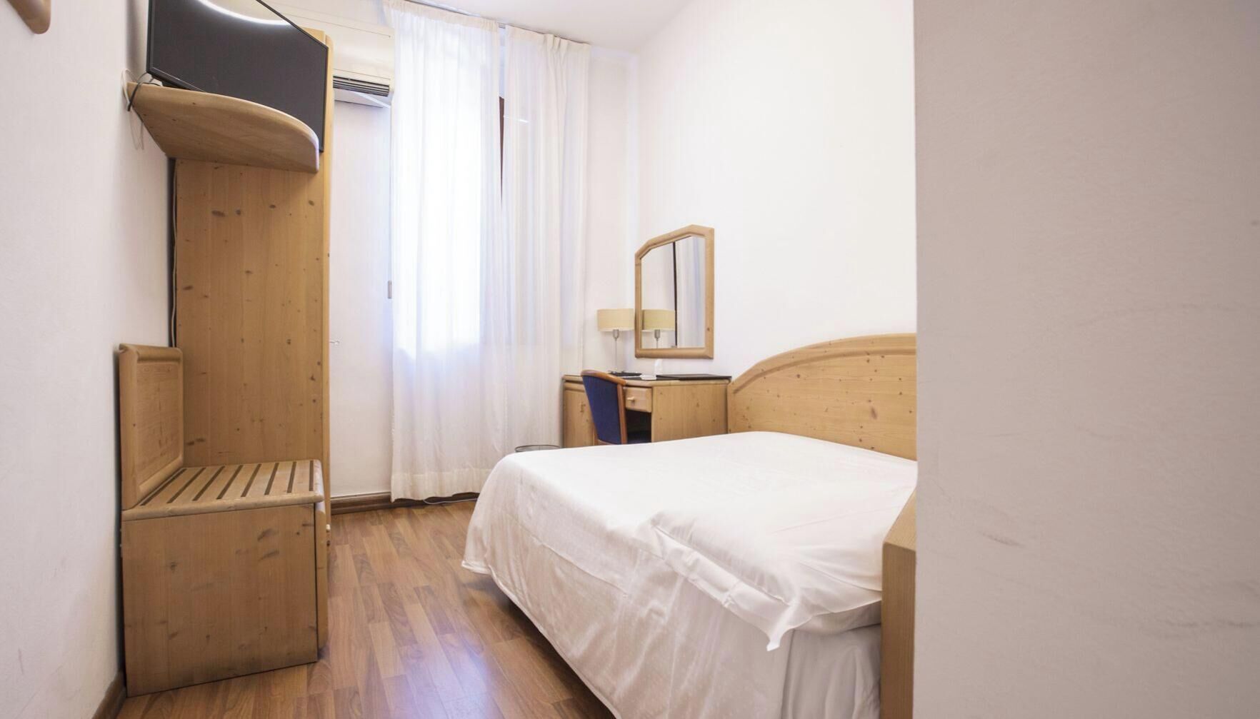 Pillowtop beds, minibar, in-room safe, desk