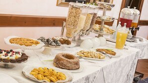 A buffet table with various desserts and beverages. - La Pineta dei Liberti (Ardea)