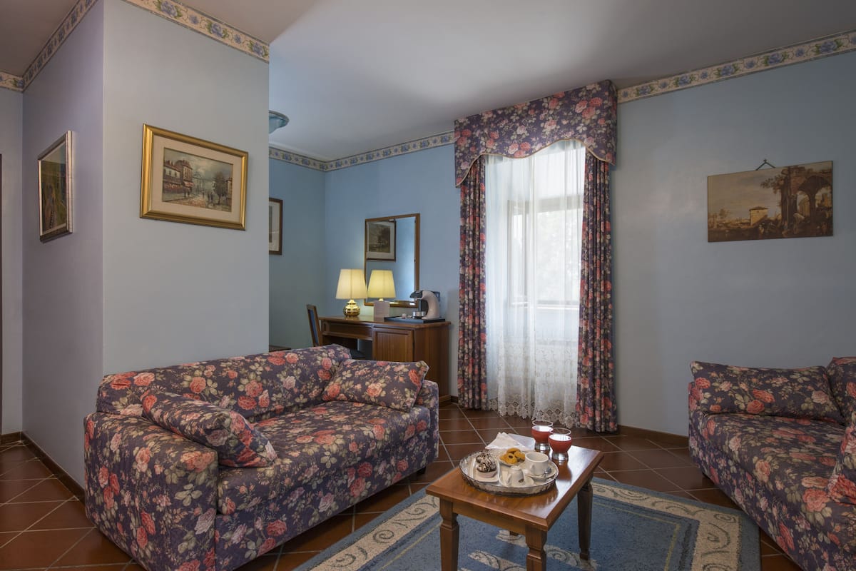 quadruple room | living area | tv