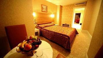 Minibar, in-room safe, wheelchair access