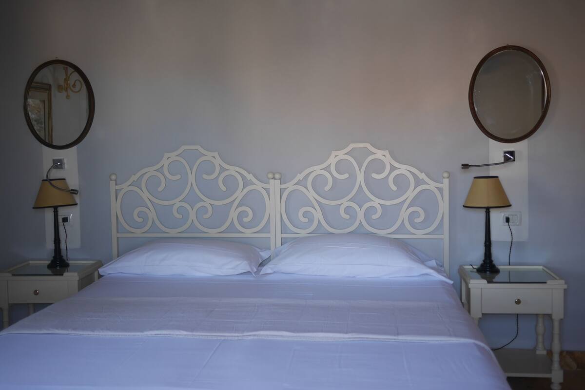 Minibar, cots/infant beds, rollaway beds, free WiFi