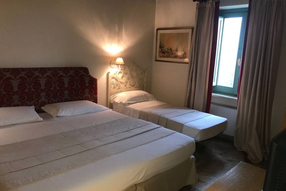 Standard Quadruple Room | Minibar, cots/infant beds, rollaway beds, free WiFi