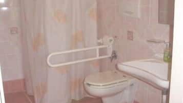 Doccia, set di cortesia gratuito, asciugacapelli, bidet