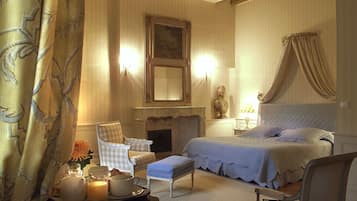 Junior Suite | Individually decorated, individually furnished, desk, blackout drapes