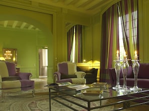Lobby sitting area - Le Château de Reignac (Reignac-sur-Indre)