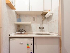Standard Apartment, 2 Bedrooms | Private kitchenette | Fridge, coffee/tea maker, electric kettle