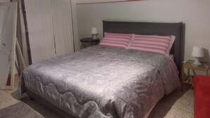 Doppelzimmer (with private external bathroom)