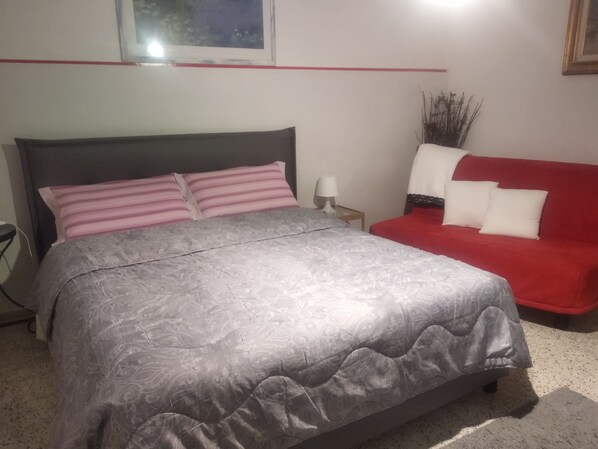 Double Room (with private external bathroom)