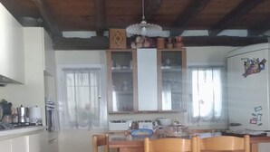 Doppelzimmer (with private external bathroom) | Gemeinschaftsküche