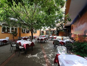 Outdoor dining - Hotel Lipa (Šempeter-Vrtojba)