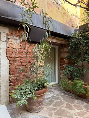Junior Suite, 1 Queen Bed with Sofa bed, Garden Area (Deluxe - private Garden) | Terrace/patio - AVOGARIA 5 rooms (Venice)
