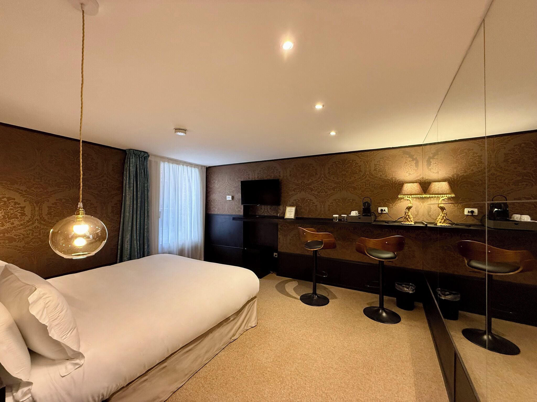 Chambre Standard | Literie de qualité, couette en duvet, lit avec matelas Select Comfort