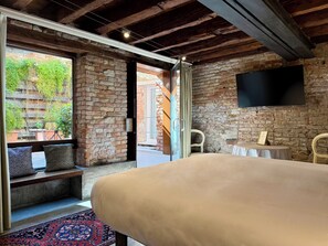 Suite Junior, 1 grand lit et 1 canapé-lit (Comfort with Private Garden) | Vue sur le jardin