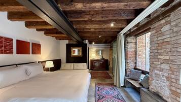 Junior-sviitti, 1 keskisuuri parisÀnky ja vuodesohva (Comfort with Private Garden) | Ylelliset vuodevaatteet, untuvapeitot