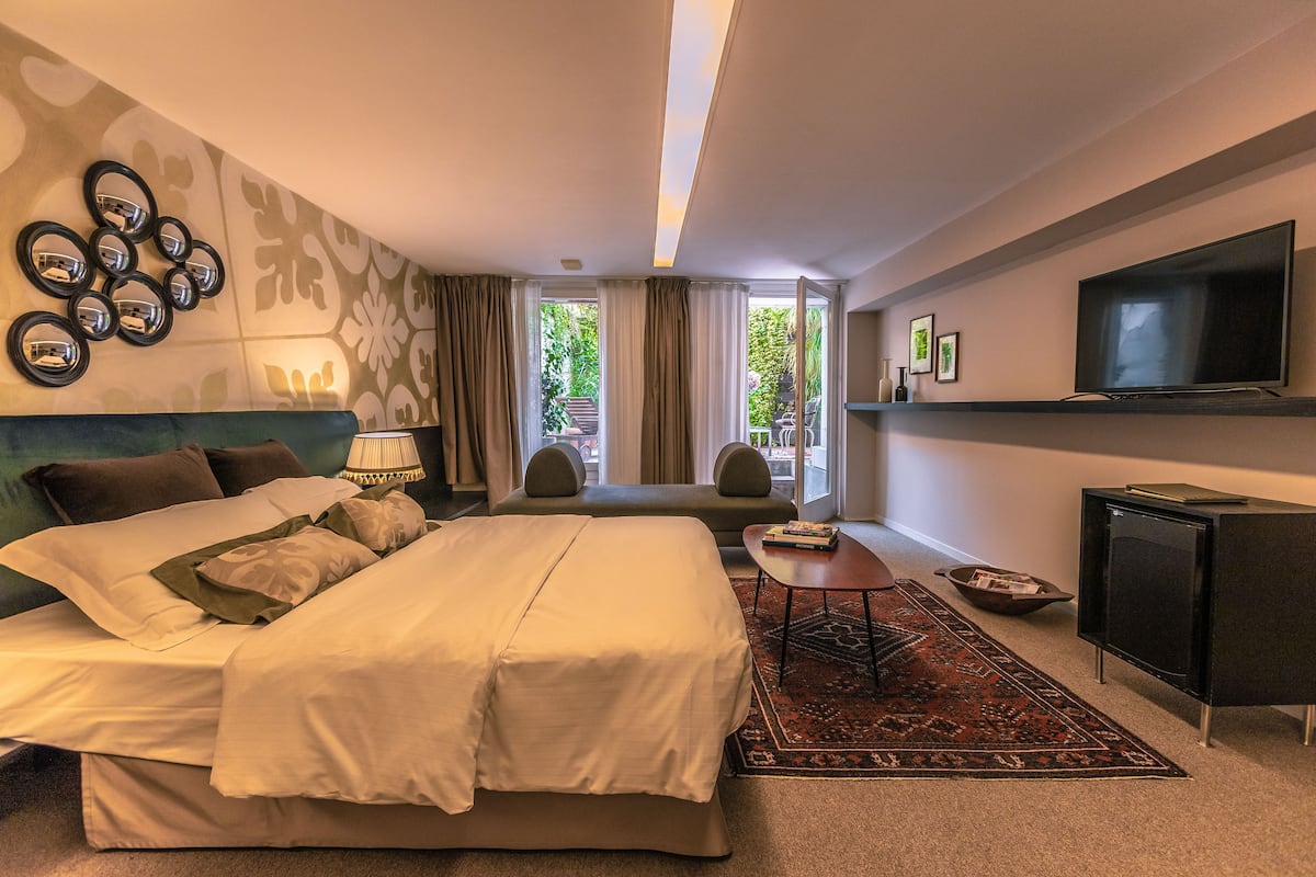 Junior Suite Superior con Giardino Privato | Biancheria da letto di alta qualità, materassi Select Comfort, minibar