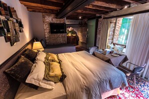 小型套房, 1 张大床和 1 张沙发床 (Comfort with Private Garden) | 高档床上用品、羽绒被、Select Comfort 床、迷你吧