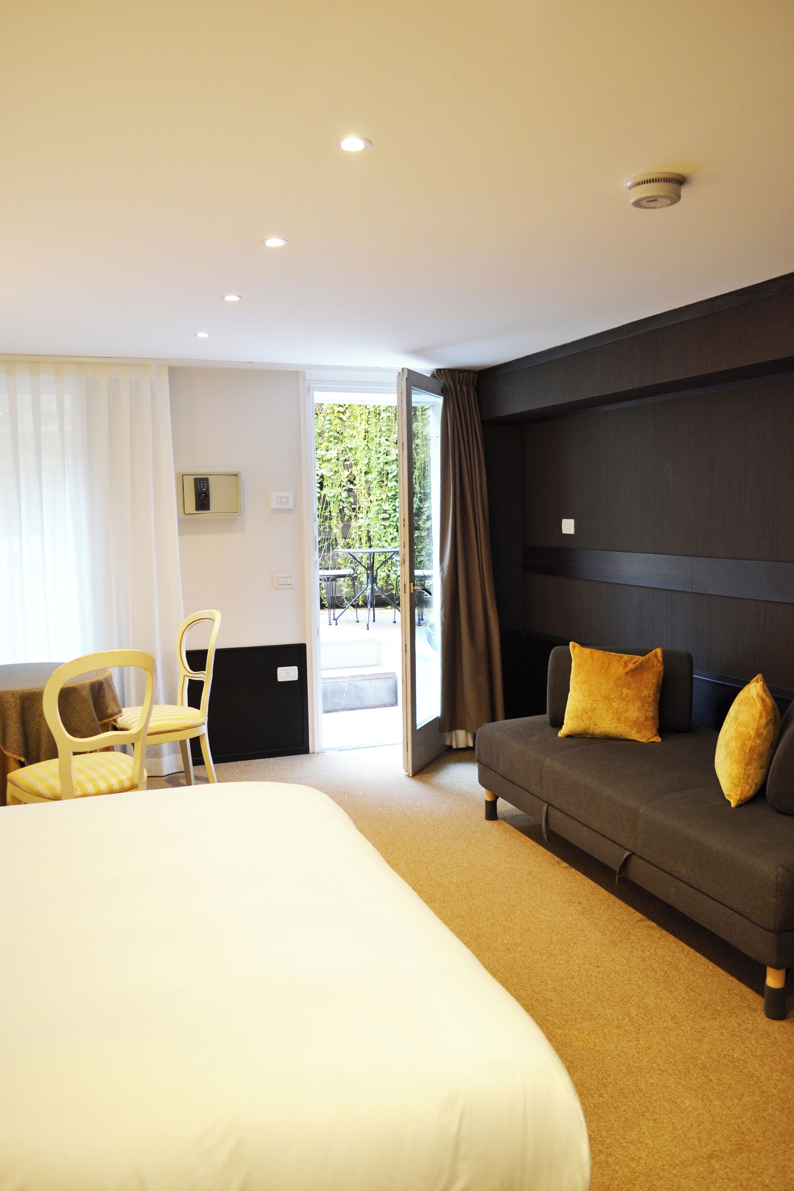 小型套房, 1 张大床和 1 张沙发床, 花园 (Deluxe - private Garden) | 高档床上用品、羽绒被、Select Comfort 床、迷你吧